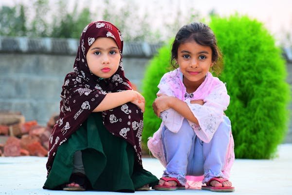 Djellaba pour fillette : l'élégance à portée de main